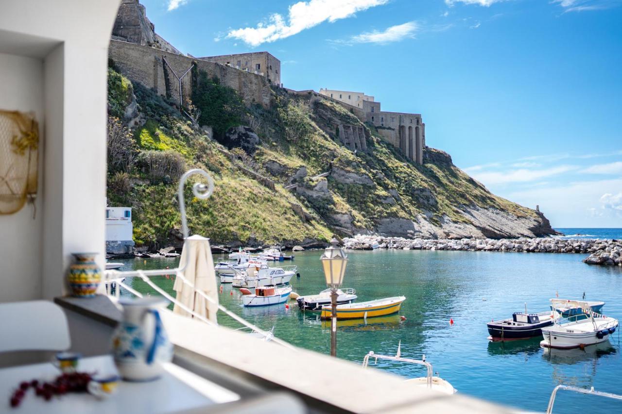 Casa Cinzia In Marina Di Corricella Villa Procida Exterior photo